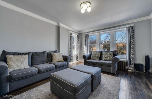 5755 Washtenaw Ave, Chicago IL 60659-3912 exterior