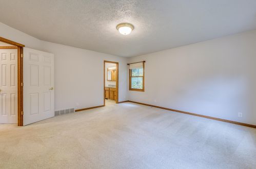 27526 Rolling Pines Ct, Lawton MI 49065-8601 exterior