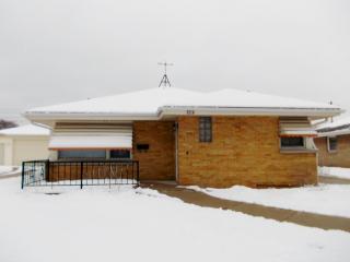3216 71st St, Milwaukee, WI 53219-4014