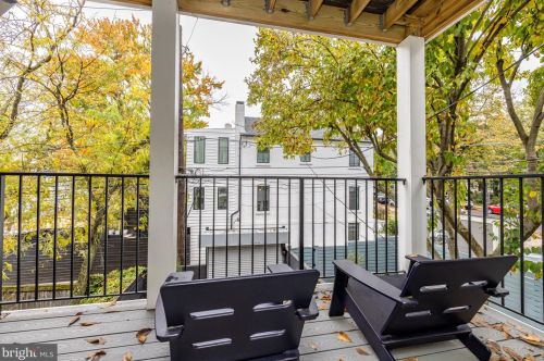 1818 37th St, Washington DC  20007-2238 exterior