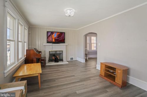 2216 Cv Rd, Camden NJ 08110-1633 exterior