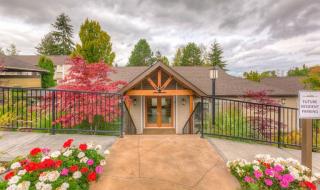 1300 Eagle Ridge Dr, Seattle WA  98055-3400 exterior