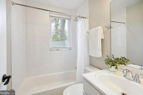 623 6 St, Washington DC 20024-2693 exterior