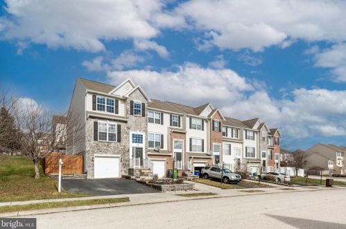 70 Sara Ln, Hanover, PA 17331-8670