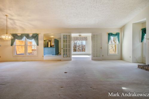 2055 Cross Creek Dr, Grand Rapids MI 49508-8775 exterior