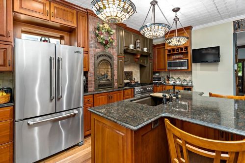 654 Bower Hill Rd, Pittsburgh PA 15243-2040 exterior