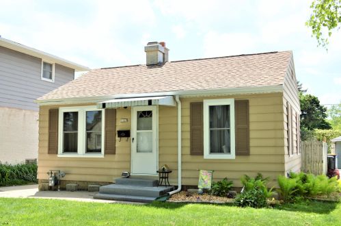 1329 91, Milwaukee WI 53224-4712 exterior