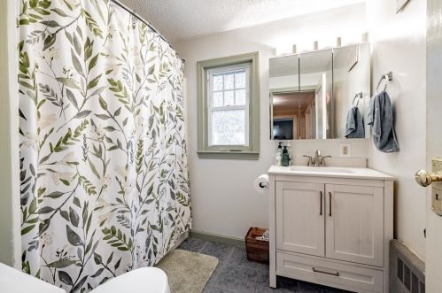 103 Birchwood Ave, Springfield MA  01106-1107 exterior