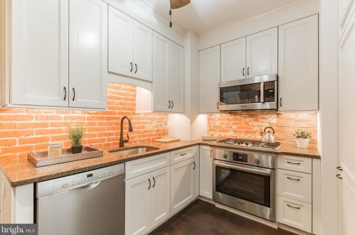 421 Iseminger St, Philadelphia PA 19147-6216 exterior