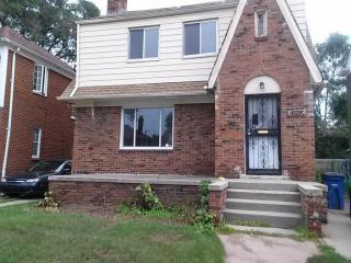 18250 Prairie St, Detroit MI  48221-2138 exterior