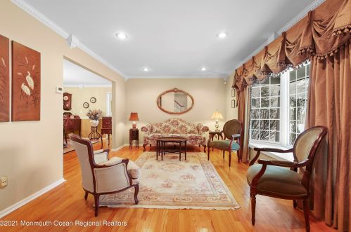 14 Burdge Dr, Middletown NJ 07748-1860 exterior