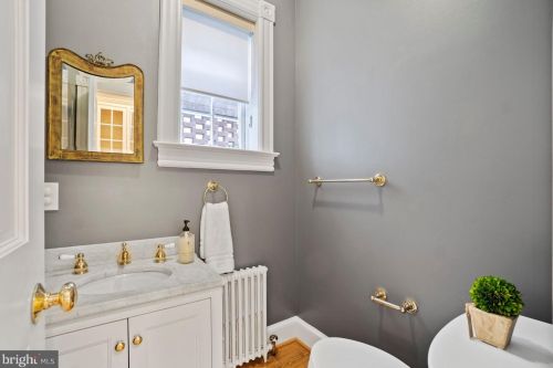 3021 Cambridge Pl, Washington DC  20007-2914 exterior