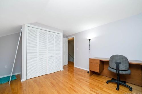 121 Grn Mdw Rd, Milford CT 06461-2258 exterior