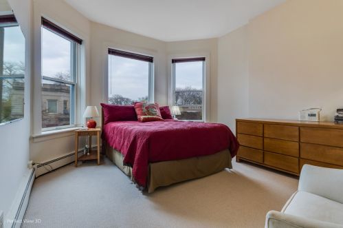 5533 Dorchester Ave, Chicago IL 60637-1720 exterior