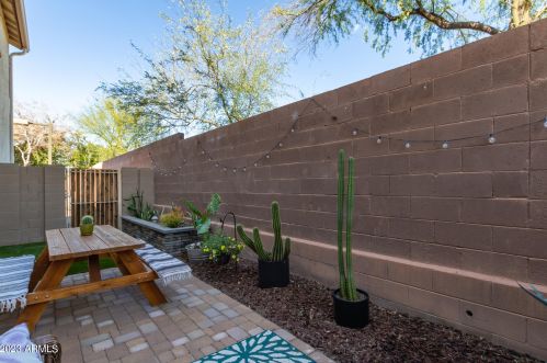 5310 Chisum Trl, Phoenix AZ  85083-6356 exterior