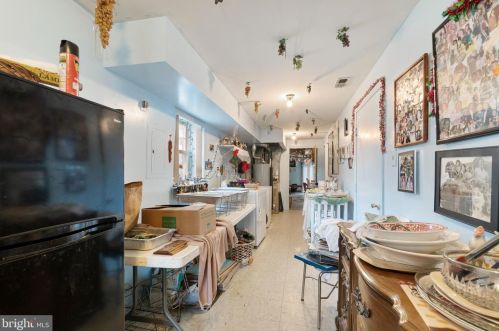 526 Longshore Ave, Philadelphia PA 19111-4424 exterior