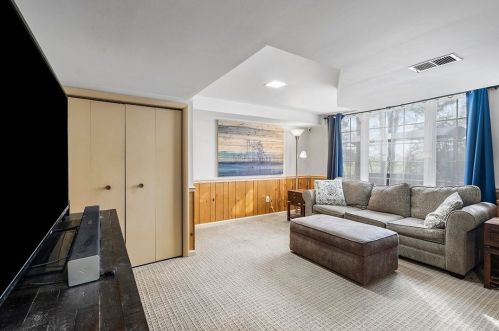 2351 Berkshire Dr, Pittsburgh PA  15241-2445 exterior