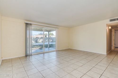 8217 Beverly St, Tucson AZ 85710-5931 exterior