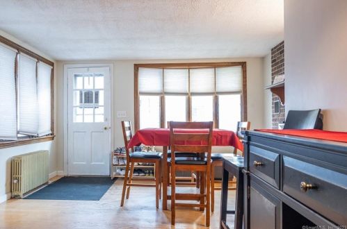 11 Hathaway Ave, Enfield CT 06082-4308 exterior