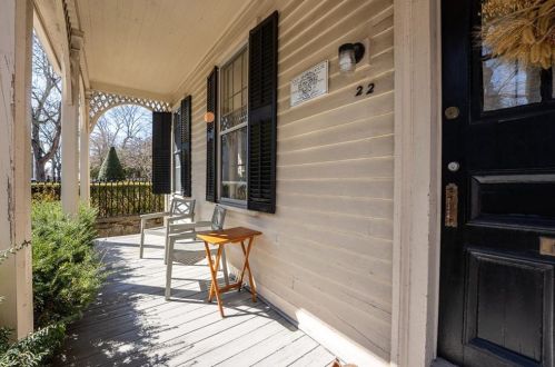 22 Cushing St, Providence RI 02906-2228 exterior