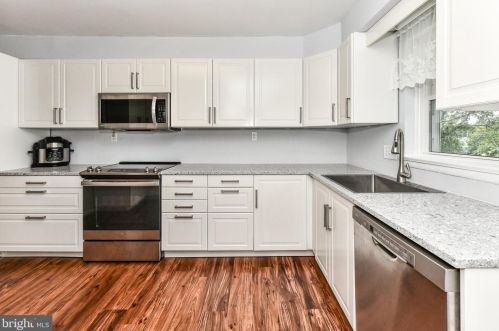 6158 Loch Raven Dr, Mc Lean VA  22101-3132 exterior