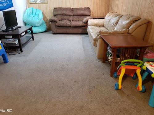 1502 Porter Rd, Meskegon MI 49441-5766 exterior