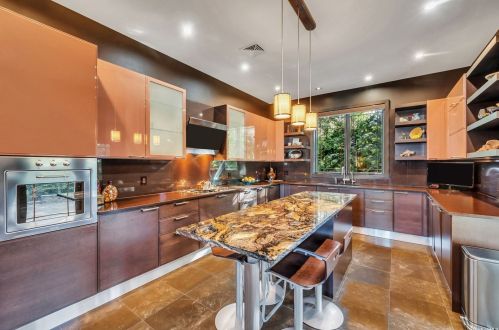 795 Kearny Dr, Valley Stream NY 11581-3624 exterior