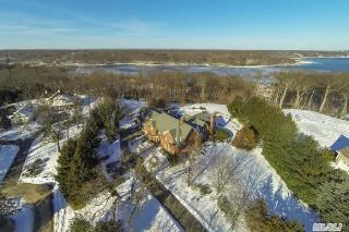 26 Fox Meadow Ln, Hunt, NY 11743-1016