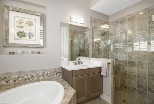 7403 Lantana Cir, Naples FL 34119-9704 exterior