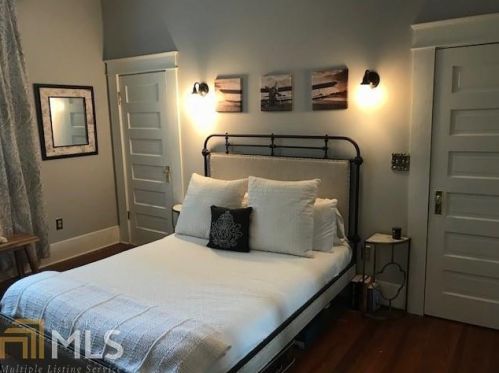 1528 Cambridge Ave, Atlanta GA 30337-2110 exterior