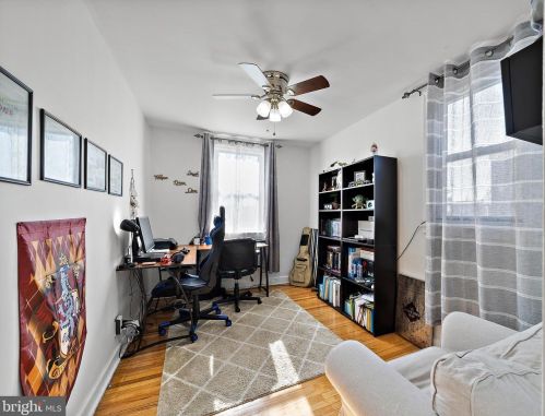 1024 Knorr St, Philadelphia PA 19111-4932 exterior