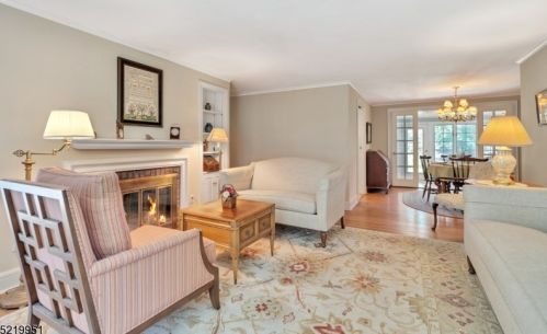 41 Scenic Dr, Parsippany NJ 07834-3315 exterior