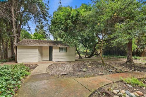 1569 Matheson Rd, Concord CA 94521-2132 exterior