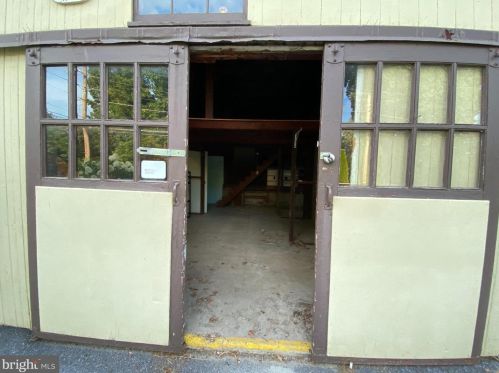 2008 Marietta Ave, Lancaster PA 17603-2354 exterior