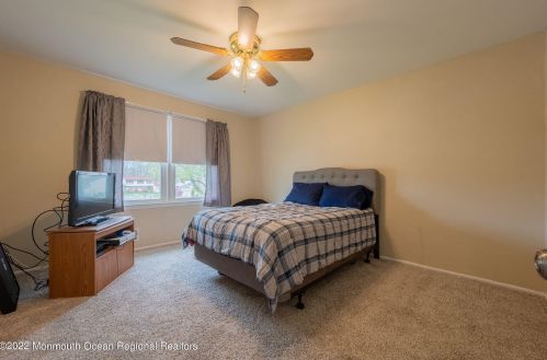 22 Plafsky Dr, Edison NJ 08817-2239 exterior