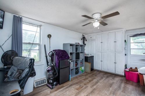 33 Gdn St, Enfield CT 06082-3610 exterior