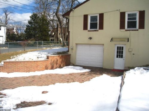 131 Passaic Ave, Chatham Township NJ  07928-2609 exterior