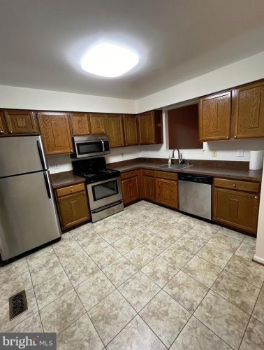 10255 Green Holly Ter, Silver Spring MD  20902-5820 exterior