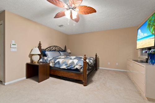 1718 Ocean Cove Ave, Fort Pierce FL  34953-2450 exterior