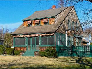 6 Highland Rd, Bristol RI  02809-1313 exterior