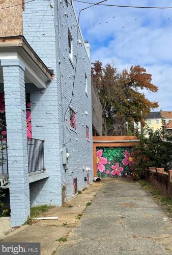 3906 Capitol St, Washington, DC 20019-3341