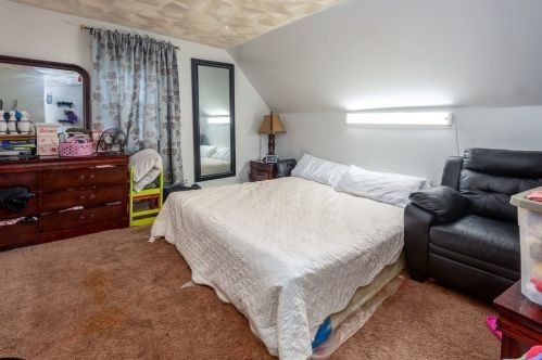 35 Grammont Rd, Worcester MA 01607-1175 exterior