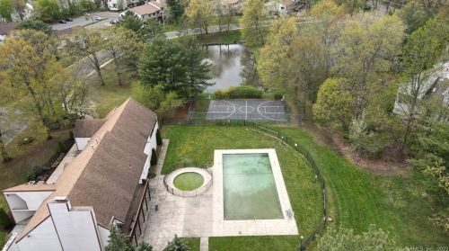 414 Cypress Rd, Hartford CT 06111-5617 exterior