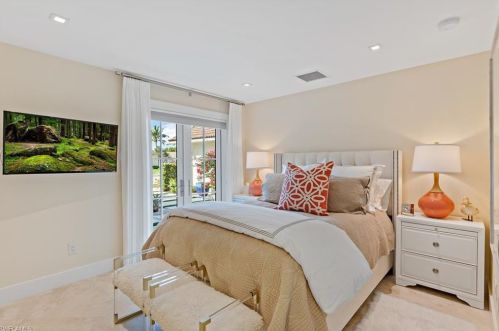 253 Conners Ave, Naples FL 34108-2124 exterior