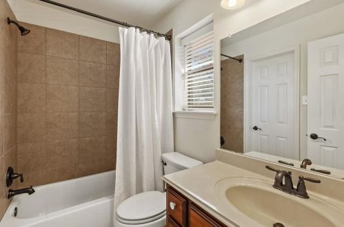 5120 Allamanda Dr, Austin TX 78739-2120 exterior