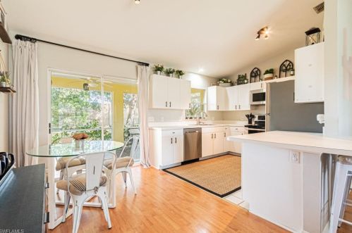 999 Grv Dr, Naples FL 34120-1424 exterior