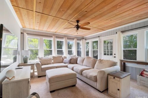 33 Hazard Ave, Huntington Station NY 11746-3726 exterior