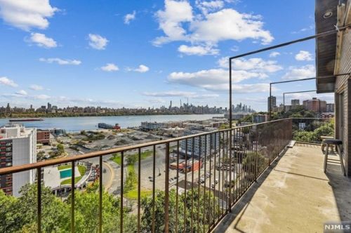 114 Pne St, Cliffside Park NJ 07010-1018 exterior