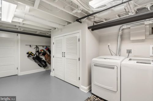 5103 Duvall Dr, Bethesda MD 20816-1871 exterior