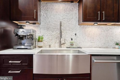 2225 Christian St, Philadelphia PA 19147-3710 exterior